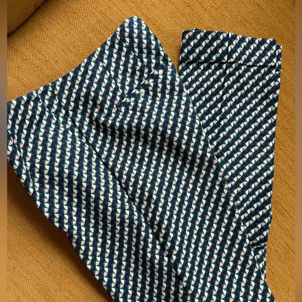 Biden women’s pants. US size 4. amazing condition. no signs of wear